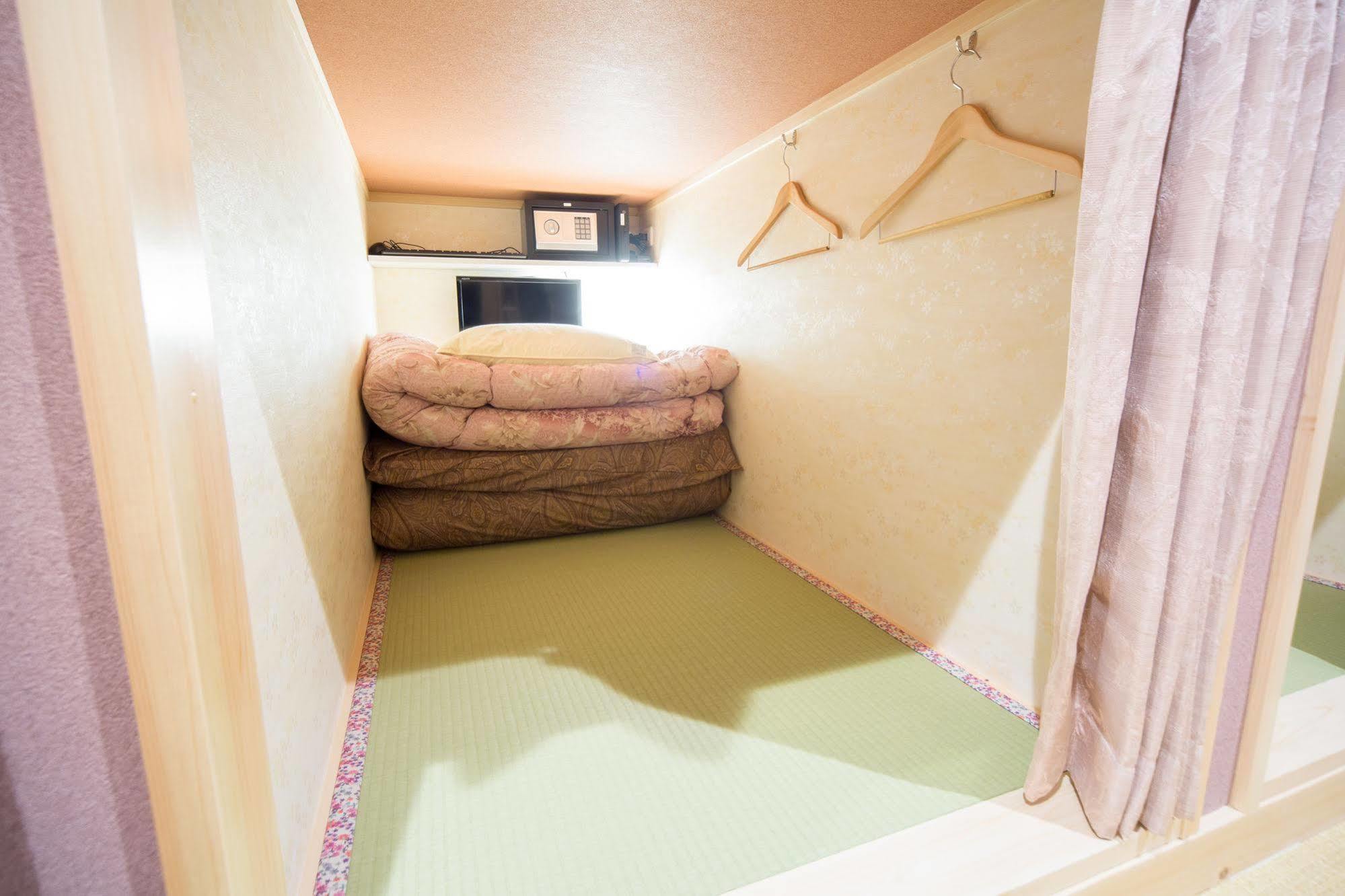 Hostel Wasabi Nagoya Ekimae Buitenkant foto